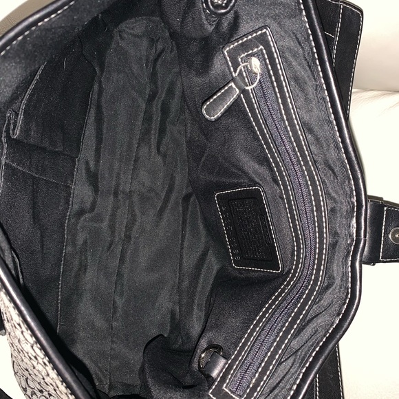 Authentic Coach bag. Perfect condition. Black leather with grey background. - Picture 4 of 6